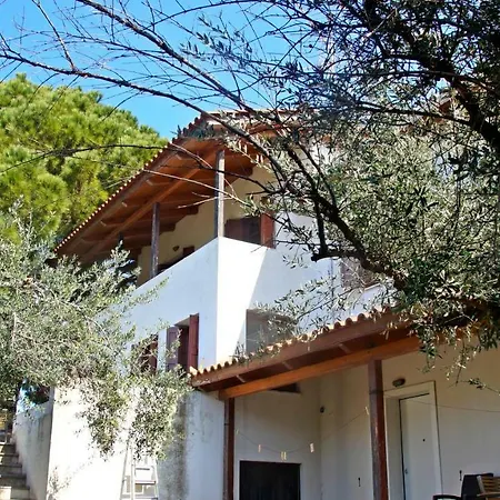 λαδάς, Ladas Villa