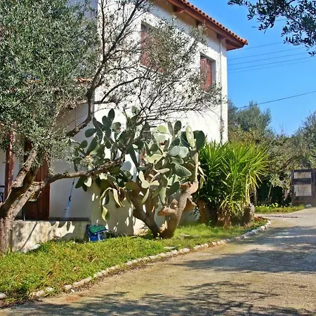 فيلة λαδάς, Ladas